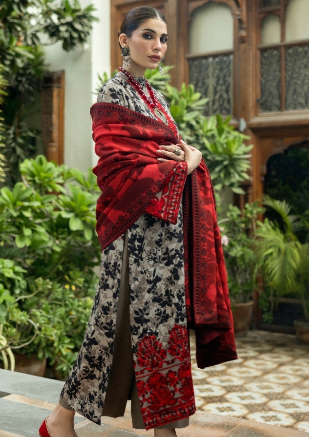 Luxury Lawn Stitched Suit 3 piece - 2025 - LE-03