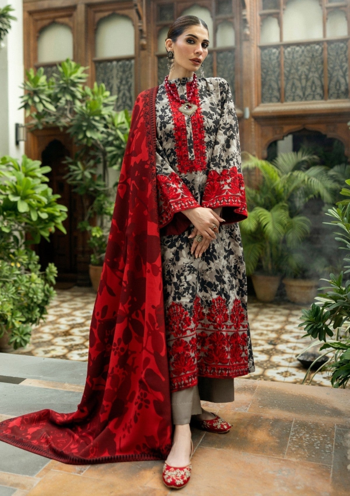Luxury Lawn Stitched Suit 3 piece - 2025 - LE-03