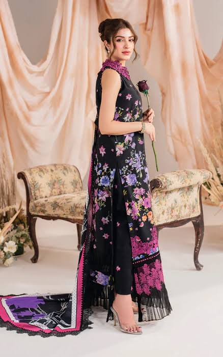 Luxury Lawn Stitched Suit 3 piece - 2025 - LE-08